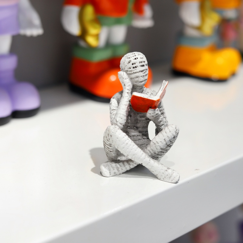 1Pc, Reading Paper Pulp Woman  - огляд і ціна Interior Design Book